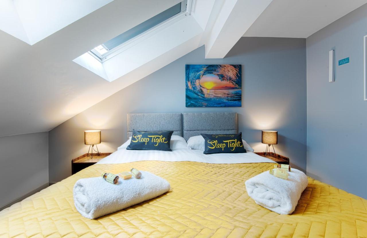 The Penthouse Gathering - Town Centre - Sleeps Up To 16 Wrexham Exterior photo