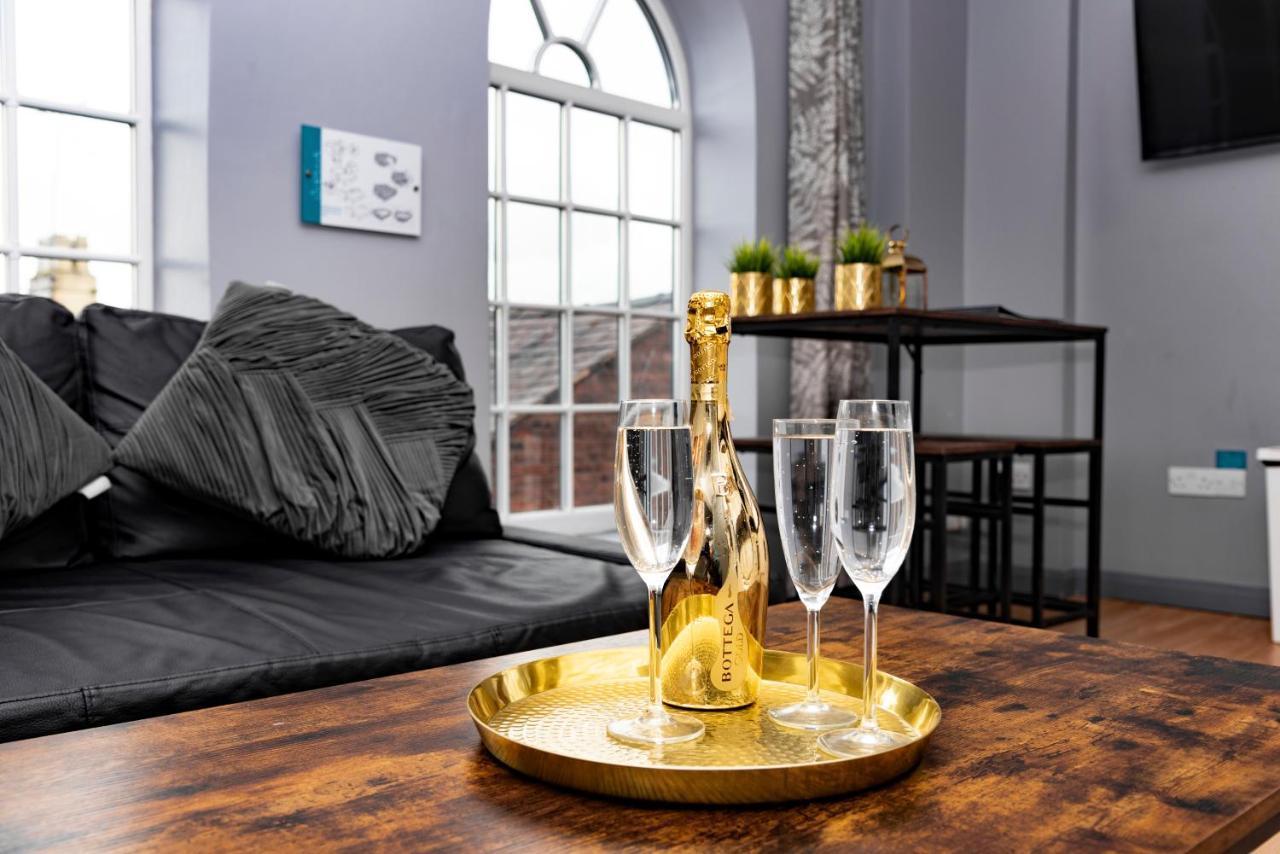 The Penthouse Gathering - Town Centre - Sleeps Up To 16 Wrexham Exterior photo